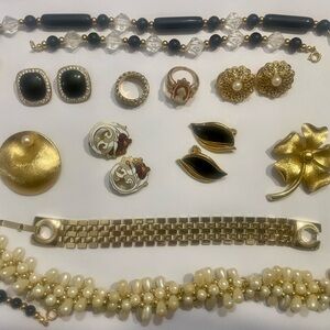 Vintage Jewelry Lot - Most Signed Trifari- Monet- Sarah Cov- Avon-Blanco 12 pcs